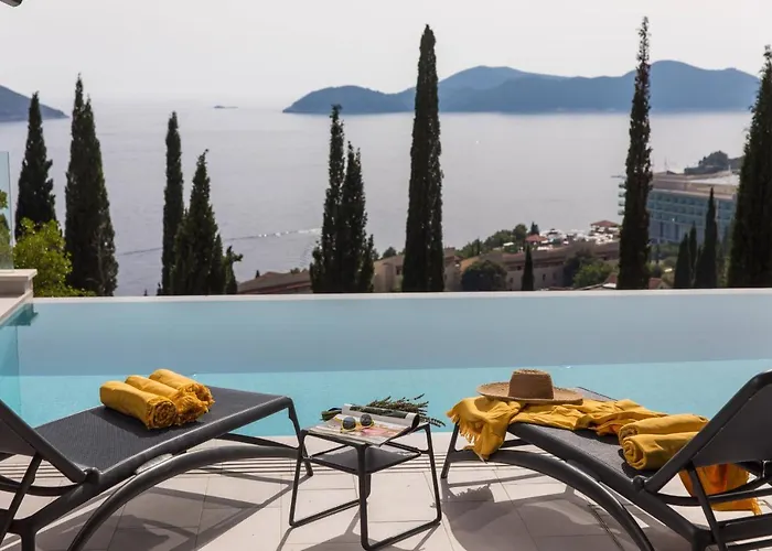 Luxury Helios 5* Willa *